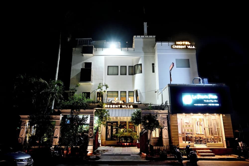 Hotel Cresent Near Assi Ghat