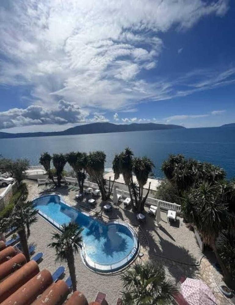 Blue Hotel Holiday