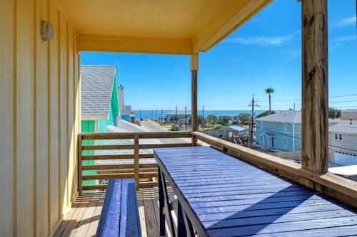 6bdr, Balcony w/ Bay View, Shared Pool + Boat Dock Keeper Red by Avantstay