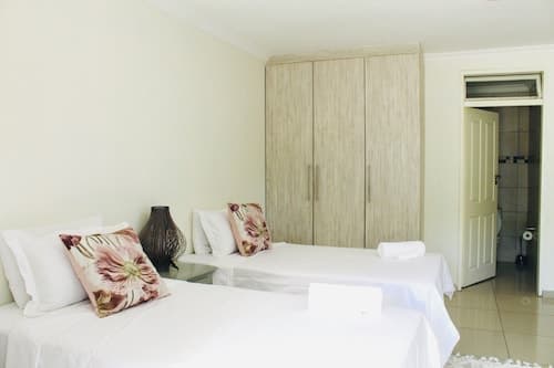 Lovely 1-bed Apartment in Sandton