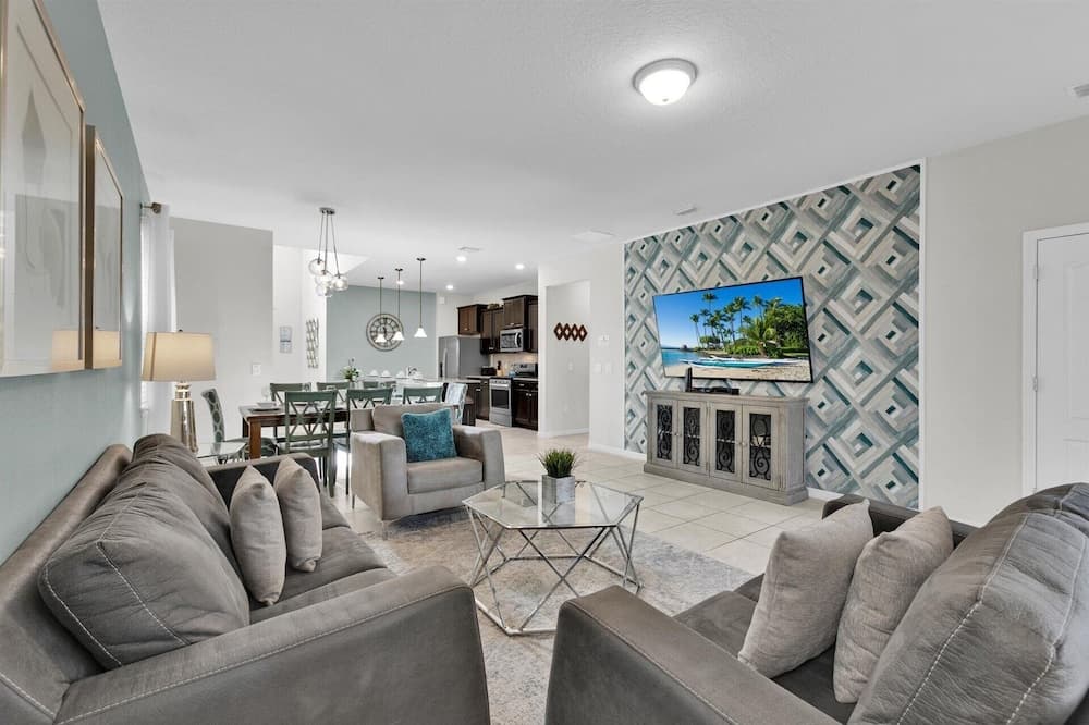 5541 Misty oak Circle