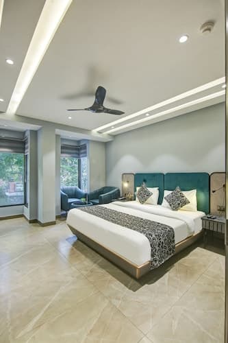 HOTEL UPTOWN - Luxury Restaurant & Rooftop Near Connaught Place