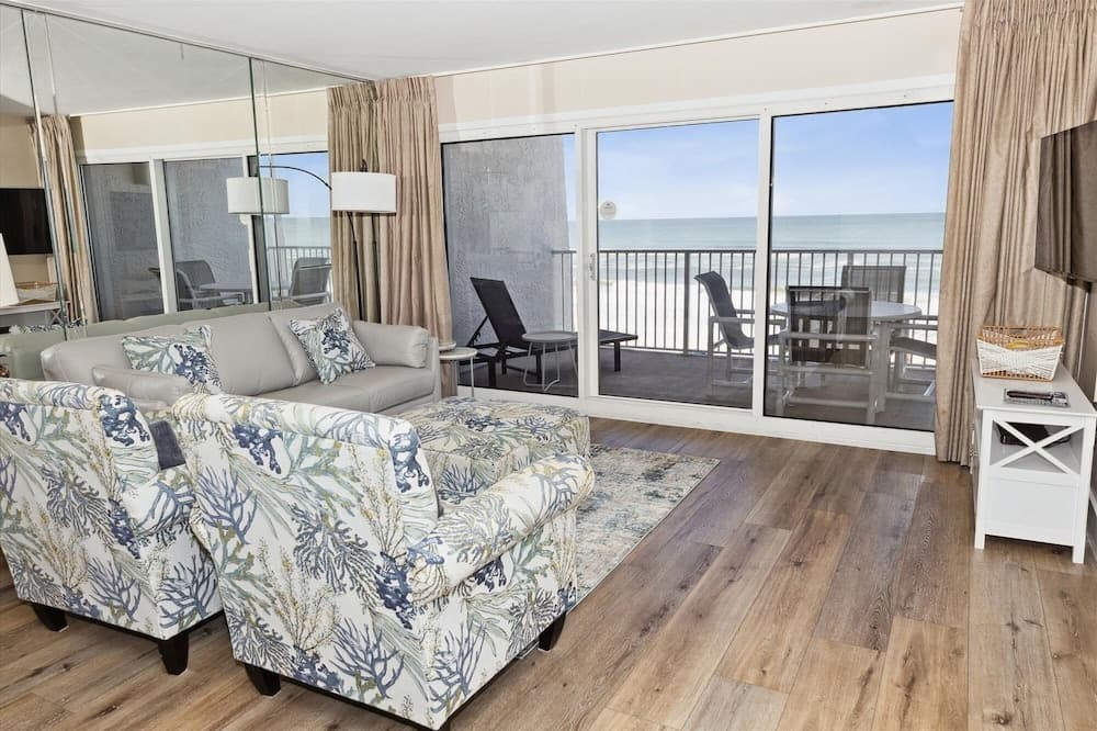Beach House 305b 1 Bedroom Condo by RedAwning