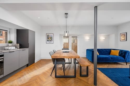 312 Reid's Corner - by Stay Dunfermline