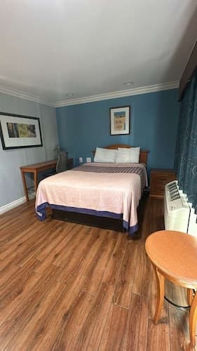 Driftwood Motel