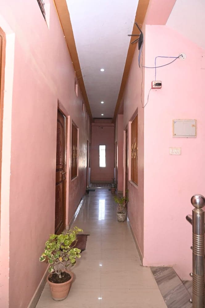Goroomgo Mahamaya Guest House Varanasi