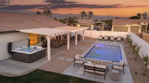 Montego by Avantstay Private Yard w/ Pool & Hot Tub