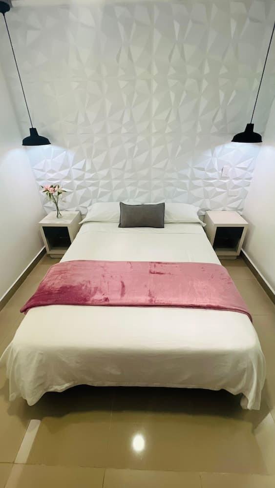 Kromatic Hostel