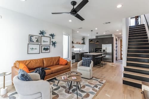 Chic Austin Getaway Brand New w/ Rooftop Patio!