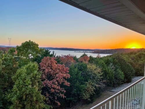 Sunset Daydream Elegant Condo on Table Rock!