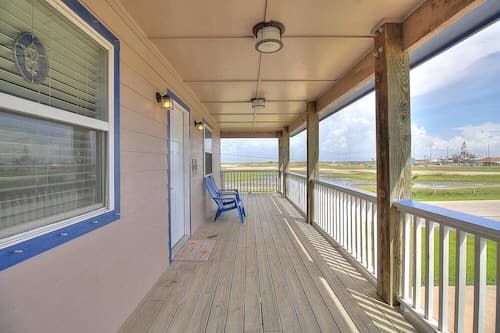 Spacious & Pet Friendly + Game Room Sleeps 10