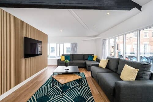 Host Apartments Wood St Nightlife Apt
