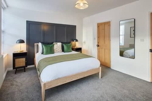 Host Stay Penny Farthing Cottage