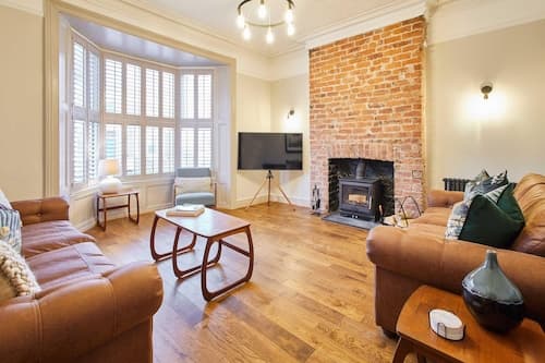 Host Stay Emerald Beach House