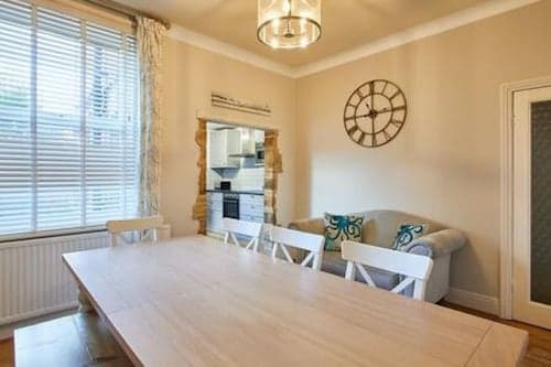 Host Stay Allium House