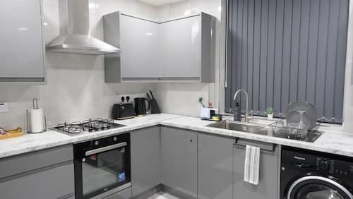 Manchester Entire 3-bed House, Sleeps 5 w/ Parking