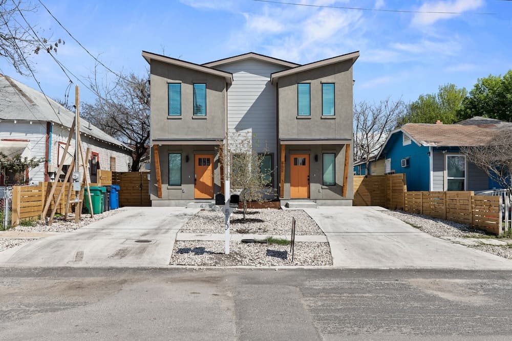 Brand New! Relax at 3br/2ba Apt. Near City Center