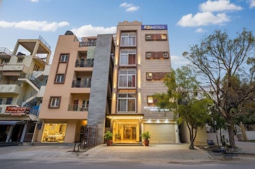 Fabhotel Royal Platinum Suites