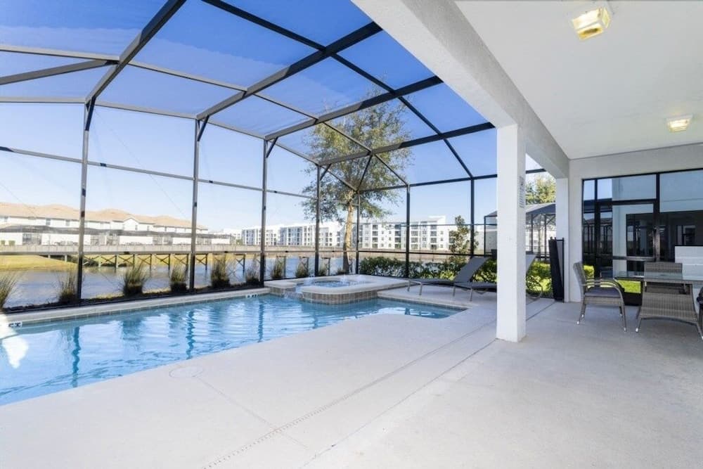 Rare!lake Front Pool/spa, Close To Clubhouse-1691c 6 Bedroom Home