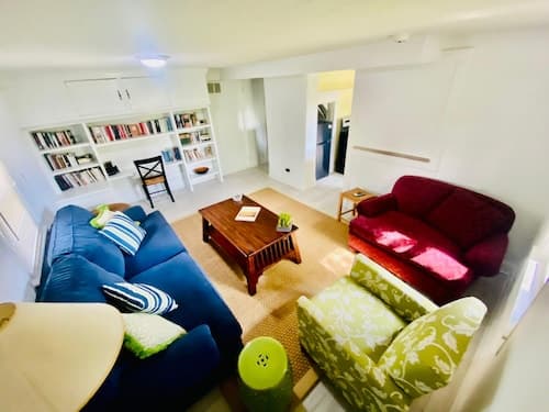 Cheerful 3 Bedroom Home Walk to UVA Stadium