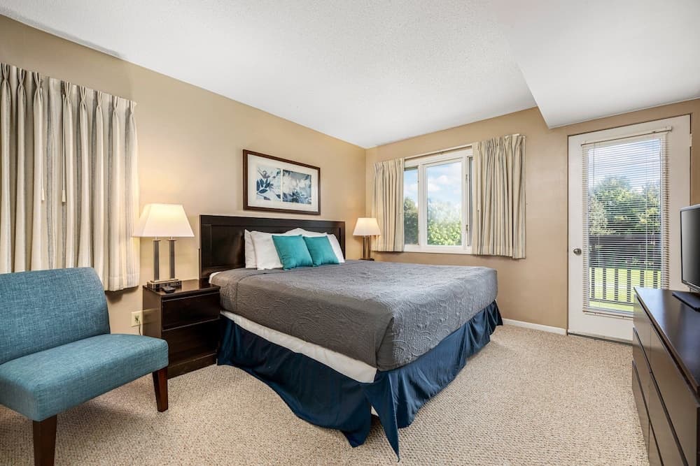 2BDR Loft Suite Golf Course Condo 5549