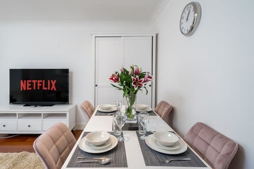 Deluxe 2Bed Duplex Apartment & parking