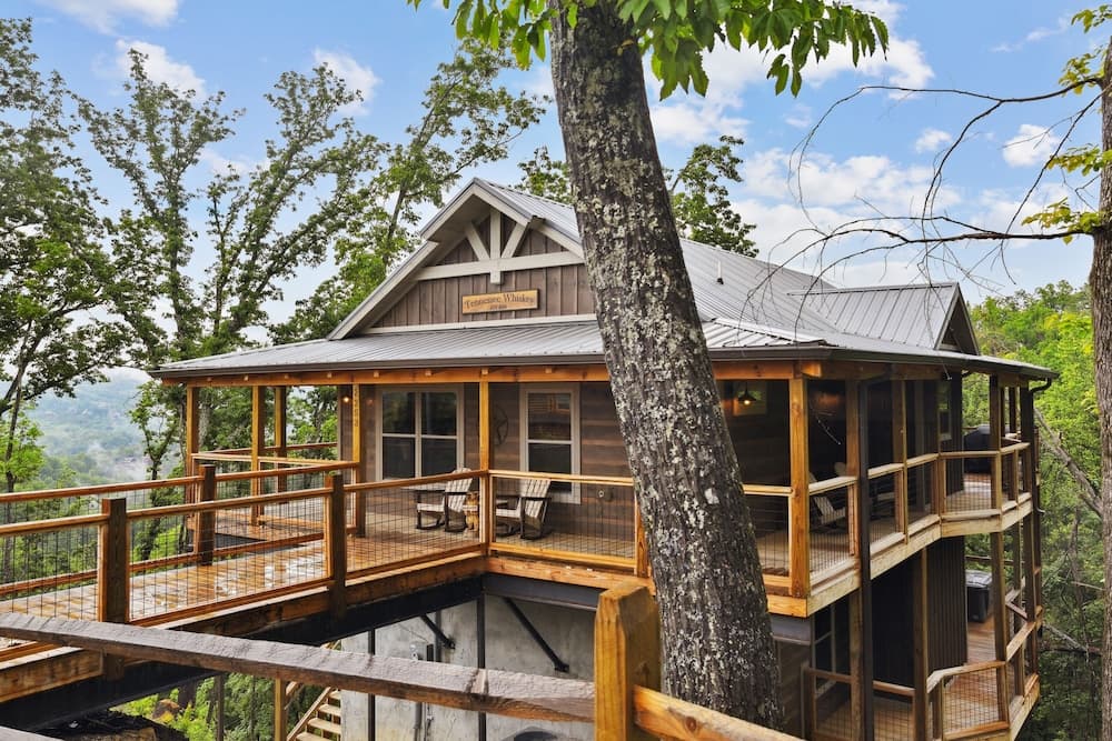 Tennessee Whiskey 3 Bedroom Cabin by RedAwning