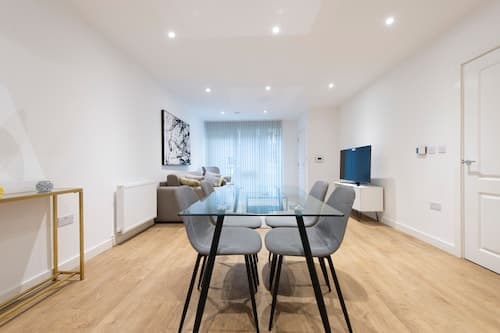 Stunning Luxury Stratford London 2 Bed Apartment