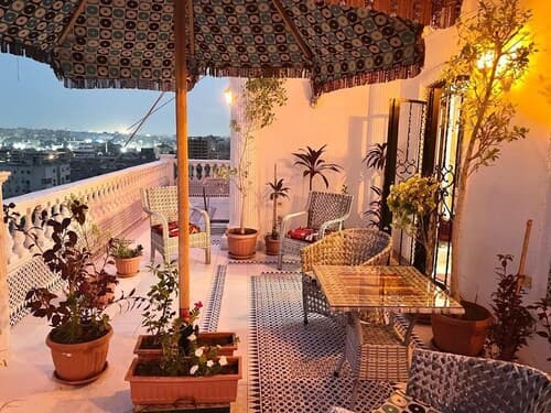 One Bedroom Apartment City Views Local to Airport