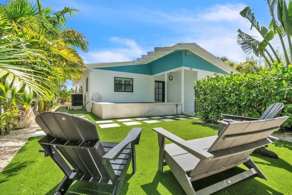 The Bea's Knees 3 Bedroom Home by RedAwning