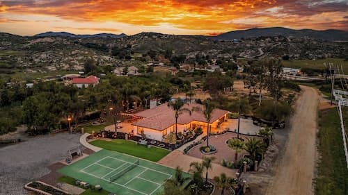 Breathtaking Meadows by Avantstay Temecula Group Retreat Pool, Pickleball, Firepit, Hot Tub