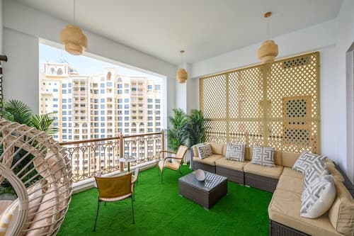 Maison Privee - High-End Palm Apt w/ Picturesque Seafront Views