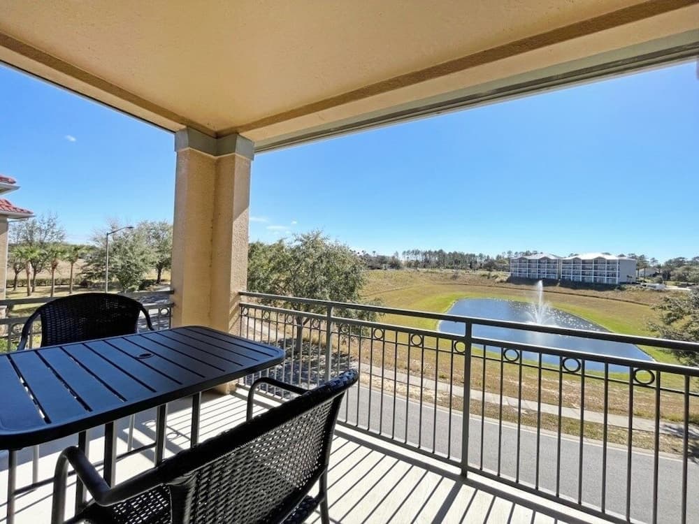 Radiant Condo 3 Bedroom Condo by RedAwning