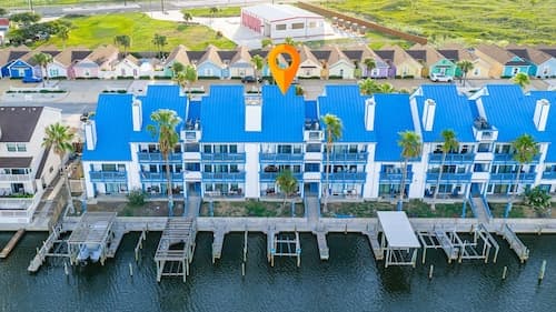 Spinnaker 317 - Waterfront/boat Slip!
