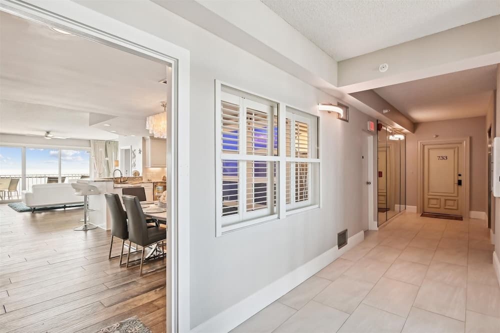 Waterview Towers 732 3 Bedroom Condo by RedAwning