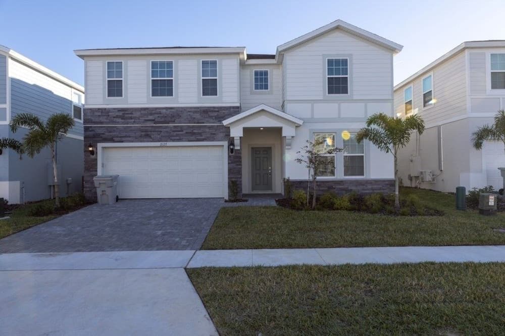Spacious 10 Bed Pool Home With Game Room- 10 Bedroom Home by RedAwning