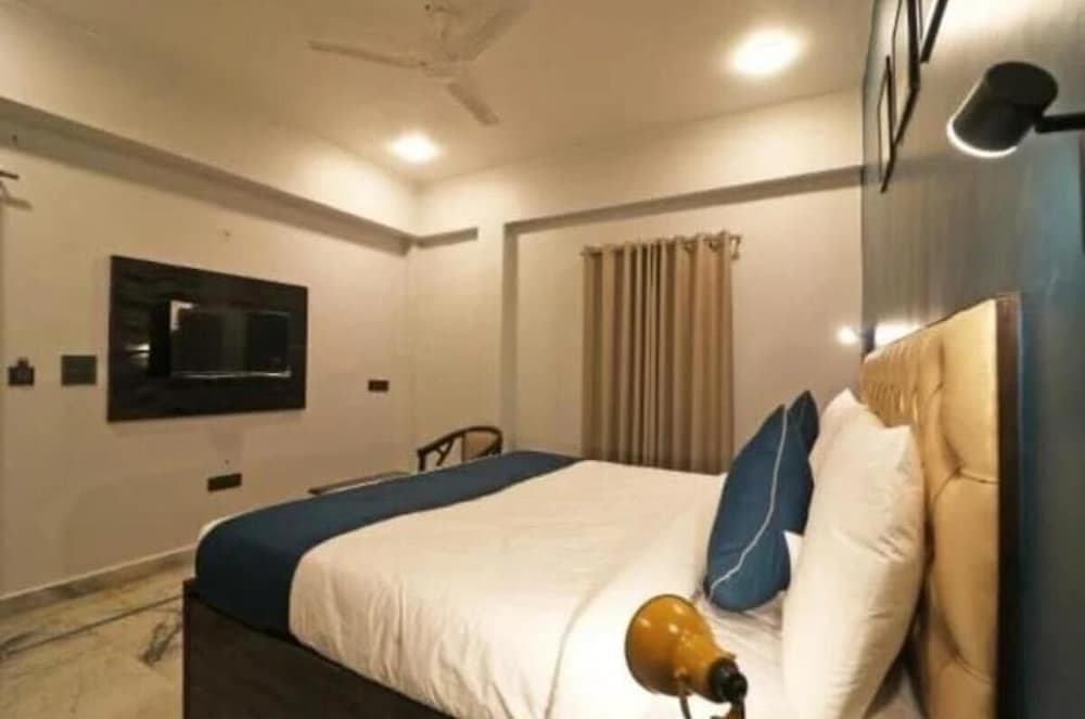 Noida Metro Hotel By Wamson