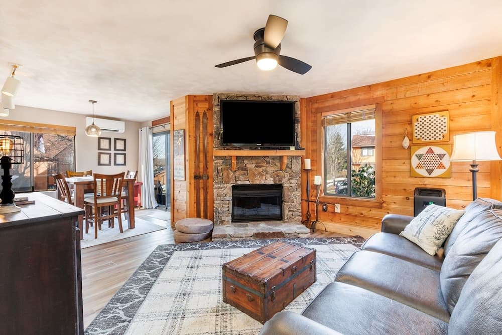 Swiss Mountain 1 Bedroom - Premier Unit with Patio by RedAwning - Save 10% on 3 Nights, 15% on 5 Nights!