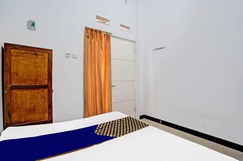Hotel O Athirah Kost Near Permandian Wisata Istana Mappala