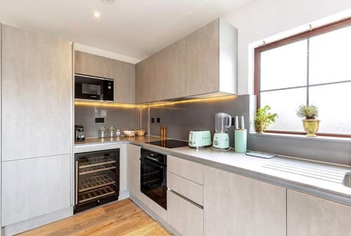 City View Spacious 2 Bedroom Penthouse
