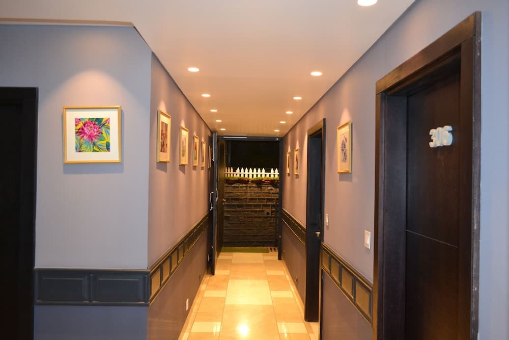 HOTEL VELVET GREY