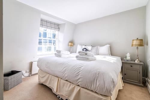 Cozy and Spacious Kensington Maisonette