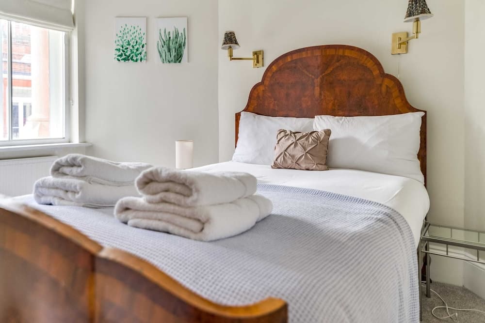 St. James / Westminster Apartment