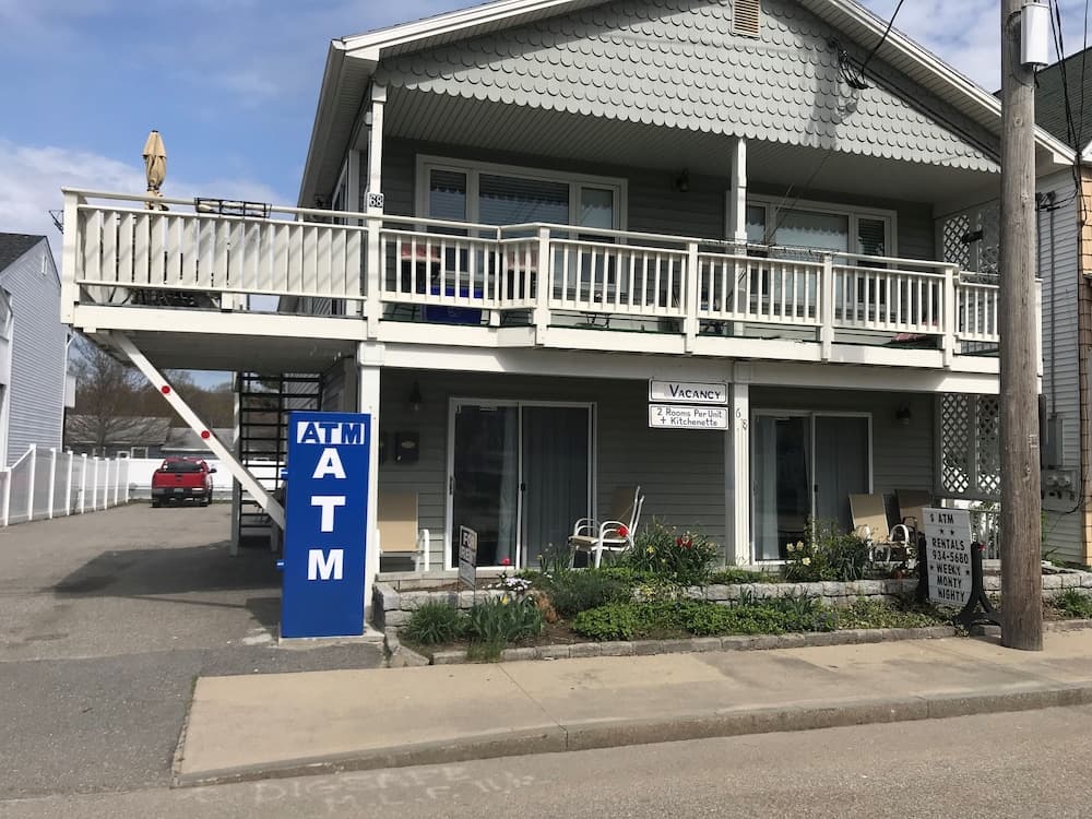 68 East Grand Ave
