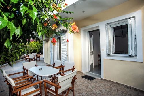 Captain Georgio Apartments