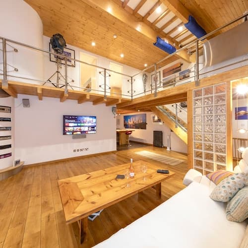 Stylist Split Level 2 Bed With Parking