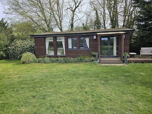 Dunmow 1-bed Cabin, Sleeps 4, 10 Mins to Stansted