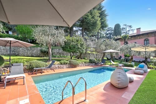 Villa Schlosser Lake Front & Private Pool