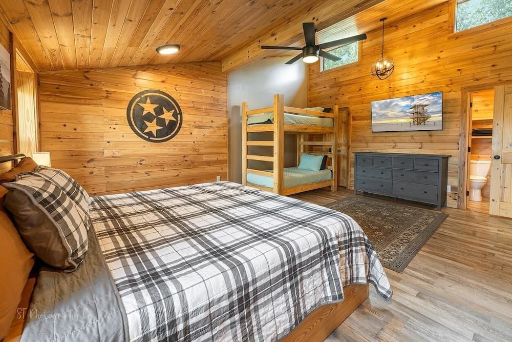 Dolly's Lodge # 3 2 Bedroom Condo by RedAwning