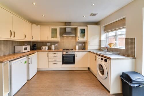 Charming 2-bed House in Middleton Manchester